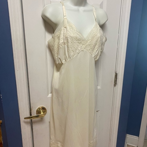 Evette Lingerie Vtg. Chiffon SATIN Lace Adjustable Strap Gown Slip Dress. - Picture 3 of 10